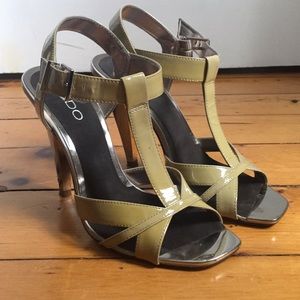 Aldo - Size 7 shiny tan leather heels